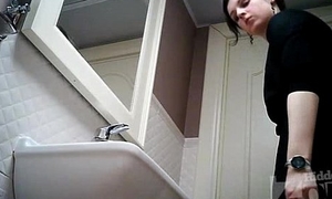 magnificent girl snoop wc
